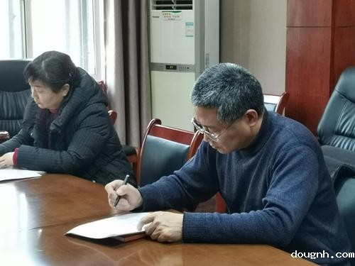 中心组成员认真记录 (2) 中心组成员认真记录 (2)