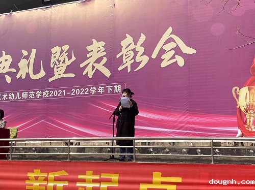 教师代表赵靓动员全体教师在新学期工作中脚踏实地,不断创新 教师代表赵靓动员全体教师在新学期工作中脚踏实地,不断创新