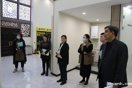 专家领导考察实训室建设 专家领导考察实训室建设