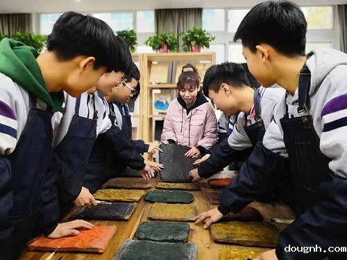 8.非遗馆里的木版年画课程教学 8.非遗馆里的木版年画课程教学