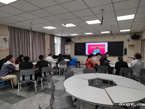 谢俐对班主任工作做出详细指导 谢俐对班主任工作做出详细指导