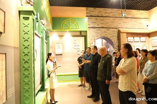 7.四川保路运动史事陈列馆内重温历史 7.四川保路运动史事陈列馆内重温历史