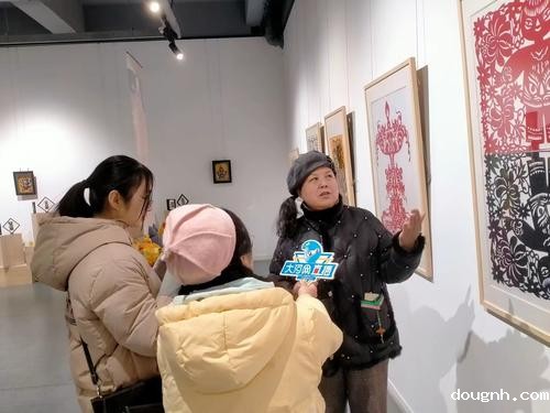 4市级非遗剪纸传承人杨征老师介绍作品背后的故事 4市级非遗剪纸传承人杨征老师介绍作品背后的故事