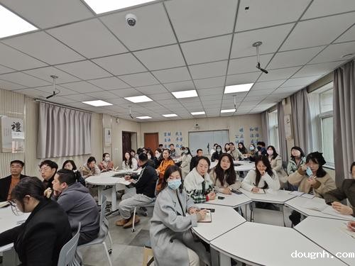 4与会成员认真聆听 4与会成员认真聆听