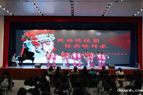 1.师生共同表演剧目《裱花》 1.师生共同表演剧目《裱花》