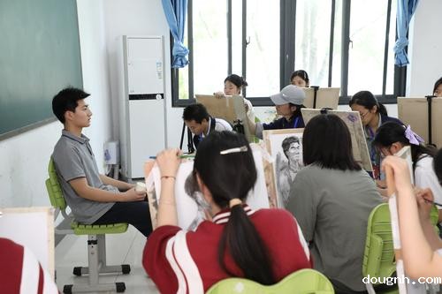 4.美术造型赛项素描造型模块比赛现场二 4.美术造型赛项素描造型模块比赛现场二