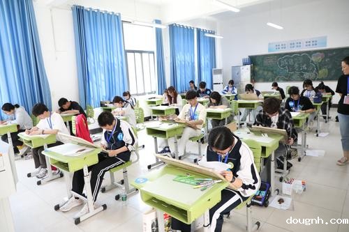 6.美术造型赛项造型与装饰创作模块比赛现场二 6.美术造型赛项造型与装饰创作模块比赛现场二