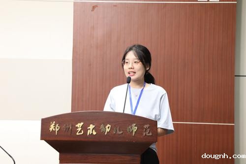 2新进教师逐一进行自我介绍 2新进教师逐一进行自我介绍