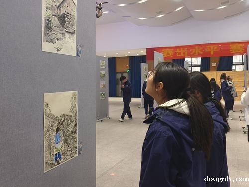 4.学生认真欣赏画作,参与互动 4.学生认真欣赏画作,参与互动