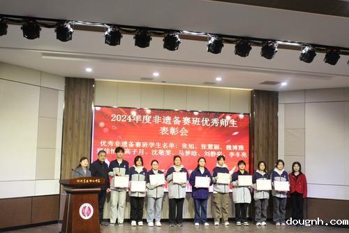 5优秀学生表彰合影留念 5优秀学生表彰合影留念