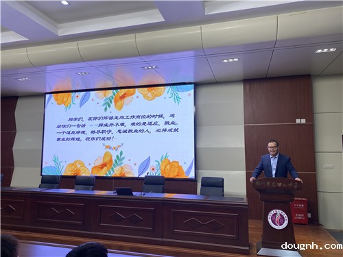 招生就业处宋晓主任为同学们鼓劲 招生就业处宋晓主任为同学们鼓劲