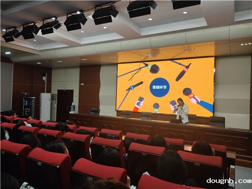 郑州巨木服饰有限公司人事主管吴坷贞为同学答疑 郑州巨木服饰有限公司人事主管吴坷贞为同学答疑