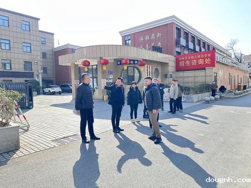 党委书记周卫红在陇海校区部署开学道路保通工作 党委书记周卫红在陇海校区部署开学道路保通工作