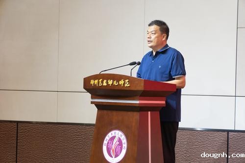 4.学校党委副书记、校长马进伟为参赛队寄语 4.学校党委副书记、校长马进伟为参赛队寄语