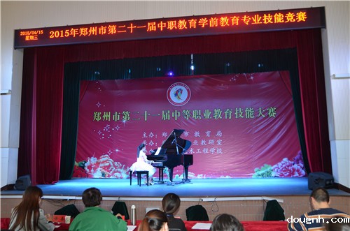 C:\Documents and Settings\zhao\桌面\教务处新网站资料备份\学校新闻\2015.4.15用汗水回报青春，用辛勤灌溉希望\儿歌弹唱.jpg