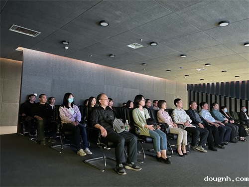 观看任长霞事迹专题片