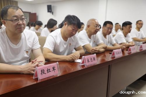 3.党员教师认真学习