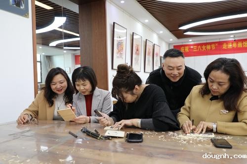 “最美的我”肖像版画雕刻体验