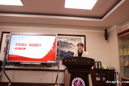 18新利app团委书记郑丽影汇报学校团委工作新目标