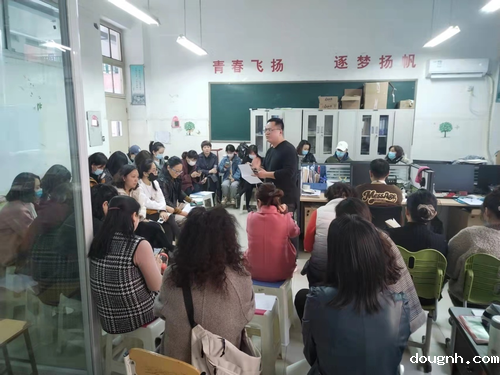 郑丹开展学生心理疏导工作日例会