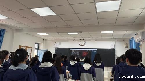 班级组织学习英雄事迹