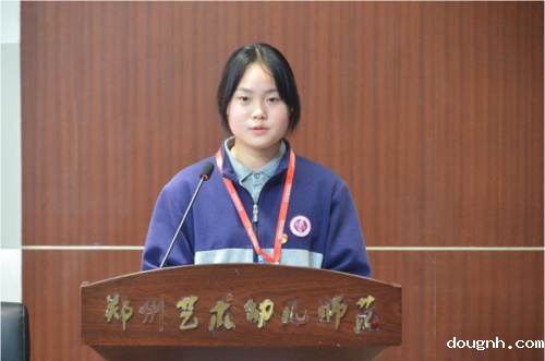 50号竞选选手进行团委会负责人竞选演讲答辩