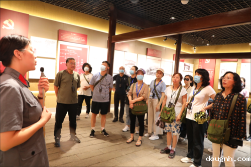 参观中共中央鄂豫皖分局旧址