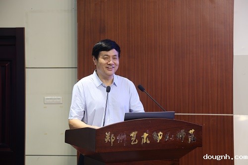 2.郑州师范学院副校长刘济良致辞