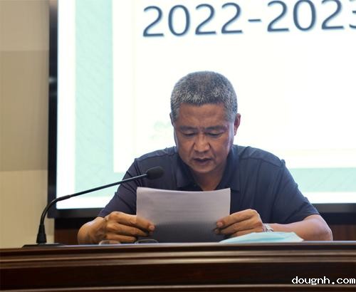 副校长李留群总结招生情况，部署疫情防控工作