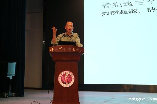 丁元伟参谋长为学生们普及国防知识