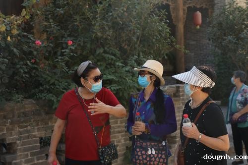 4.亲切交谈，其乐融融