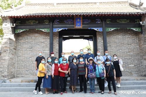 5.在新郑考院合影留念