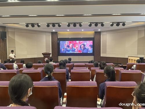 4.观看抗战胜利纪念片