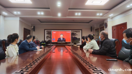 2.党委副书记段红军带领航海校区留校师生收听收看党的二十大