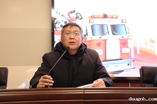 4.工会主席、纪检委员路青立就学校师德师风建设发表讲话