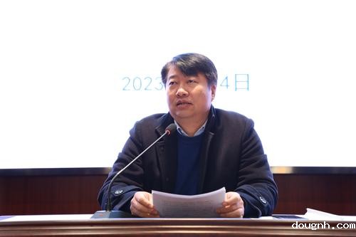 6.2学校党委书记、校长宋志强传达全市开学工作会议精神，并做总结发言