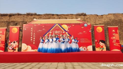 3学生自信昂扬，朝气蓬勃