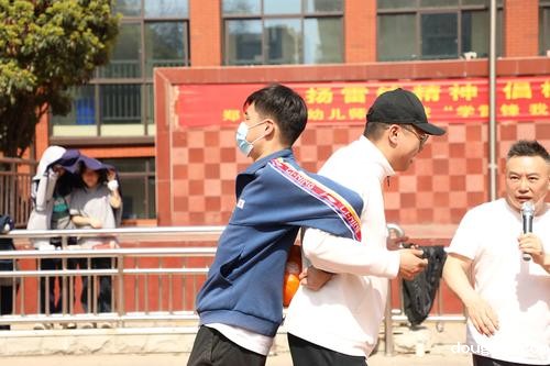 3体育组教师示范动作要领