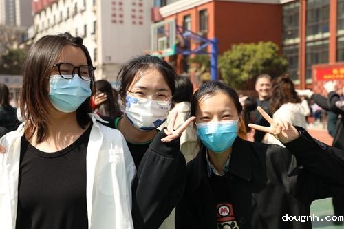 5参赛教师笑容盈面，信心满满