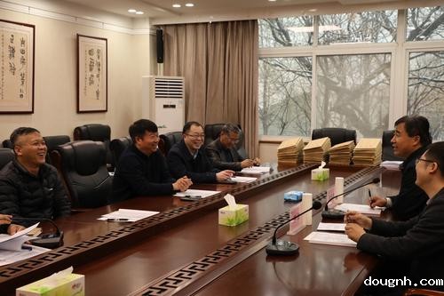 4专题汇报后，检查组与学校领导班子成员现场交流