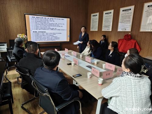 2.主持人黄洋汇报工作室发展规划