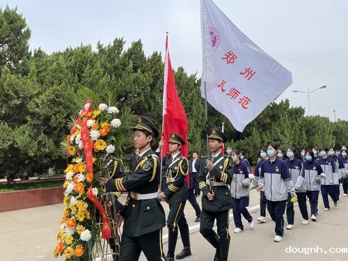 1.218新利app开展“铭记历史 缅怀先烈”清明祭英烈主题活动