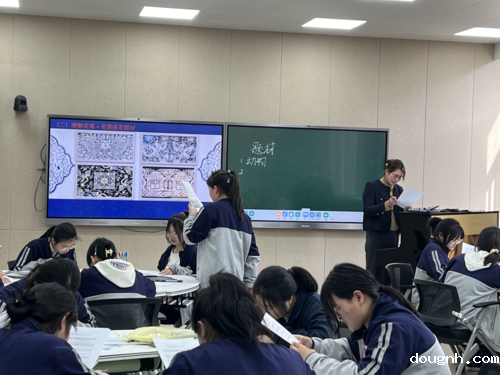 7.赵晨老师的美工课《神秘花瑶-传统纹样的魅力》