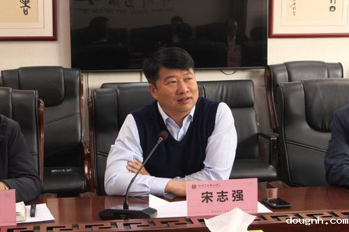 3党委书记、校长宋志强介绍该校情况