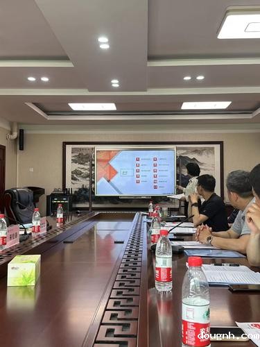 0218新利app李丽娜老师作《课程思政在非遗实训课程教学中的实践应用研究》开题报告