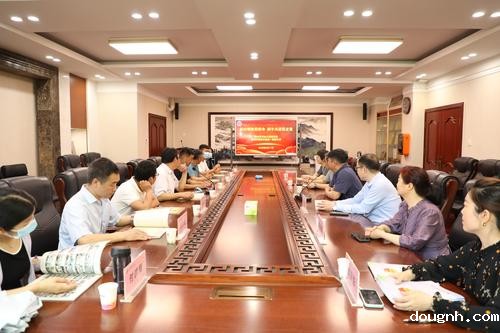 1新郑市观音寺镇第一初级中学到18新利app交流研讨