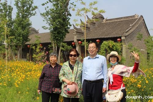 2朱仙镇内，春景无限