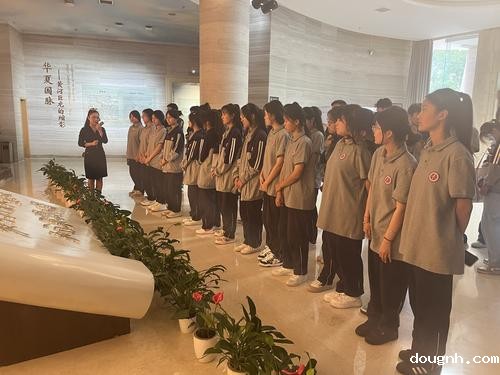 7认真聆听讲解 学习黄河文化