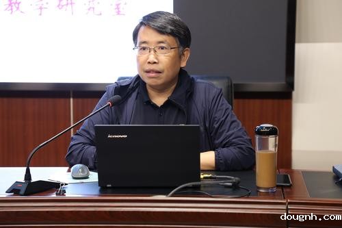 3郑州市教育局教学研究室副主任孙红保解读新课标