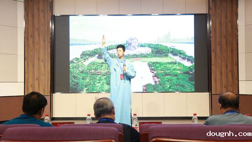 经典诵读比赛现场